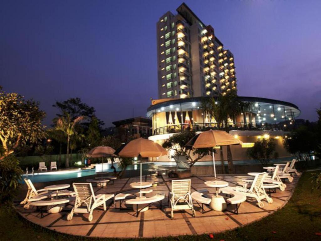 Marbella Hotel Dago Bandung Buitenkant foto