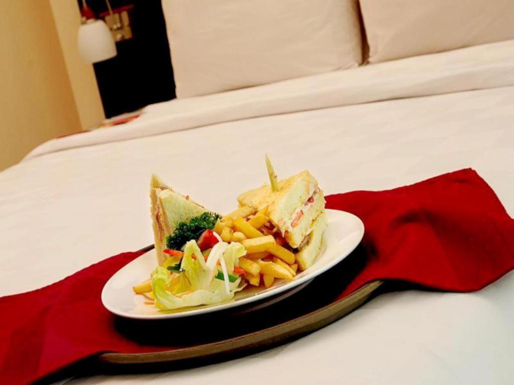 Marbella Hotel Dago Bandung Buitenkant foto