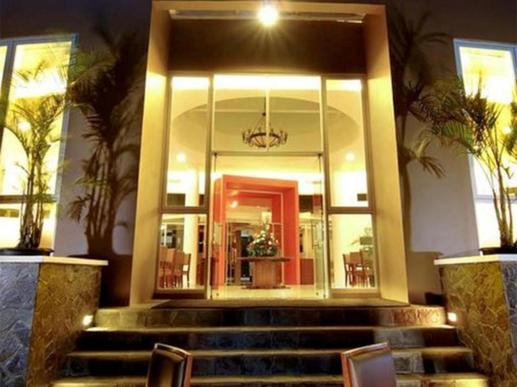Marbella Hotel Dago Bandung Buitenkant foto
