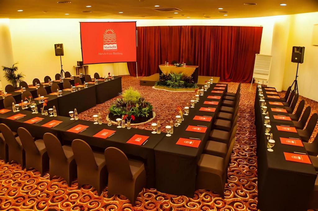 Marbella Hotel Dago Bandung Buitenkant foto