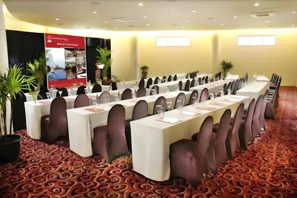 Marbella Hotel Dago Bandung Buitenkant foto