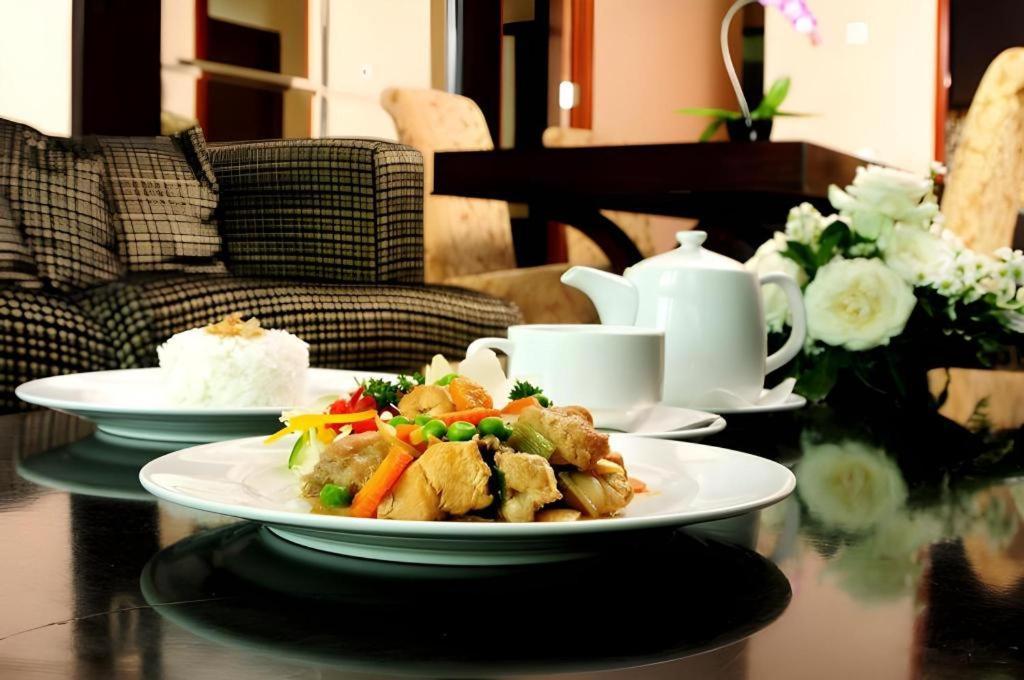 Marbella Hotel Dago Bandung Buitenkant foto